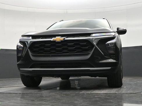 Used 2025 Chevrolet Trax LT FWD image 27