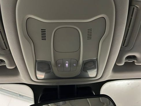 Used 2017 Jeep Renegade Altitude image 29