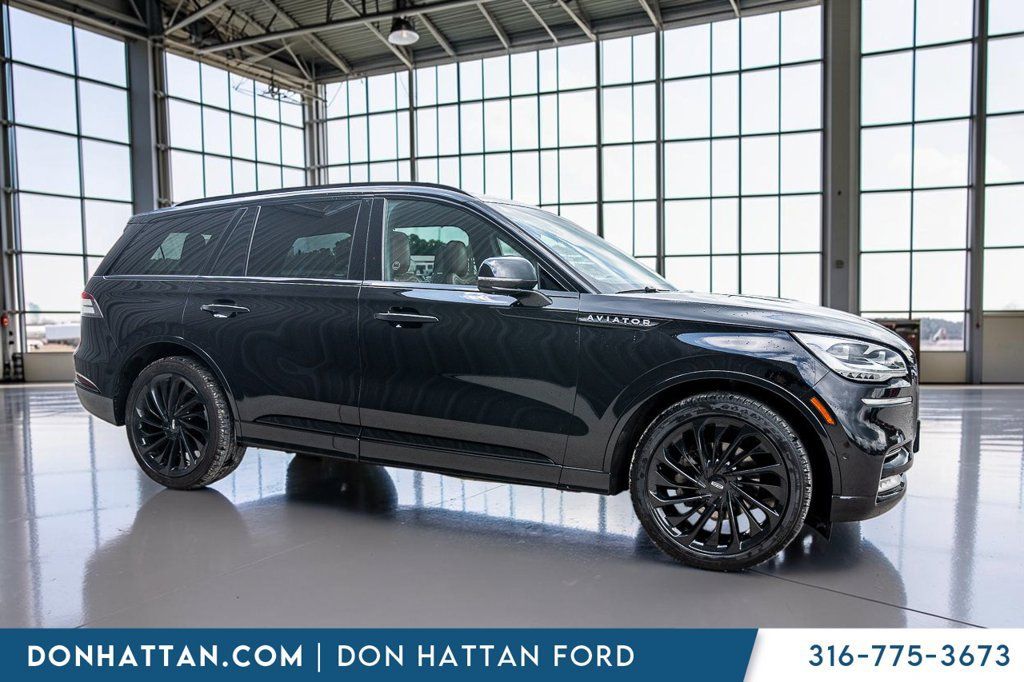 Used 2023 Lincoln Aviator Reserve w/ Equipment Group 201A AWD/4WD image 36