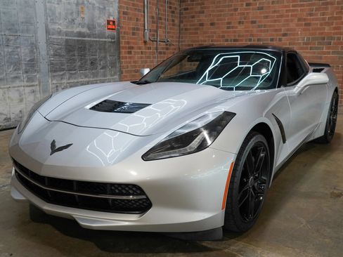 Used 2016 Chevrolet Corvette Stingray Coupe RWD image 5