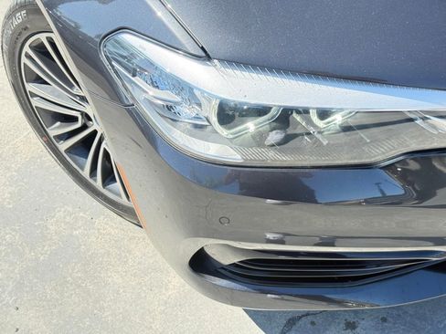 Used 2019 BMW 530e w/ Convenience Package image 3