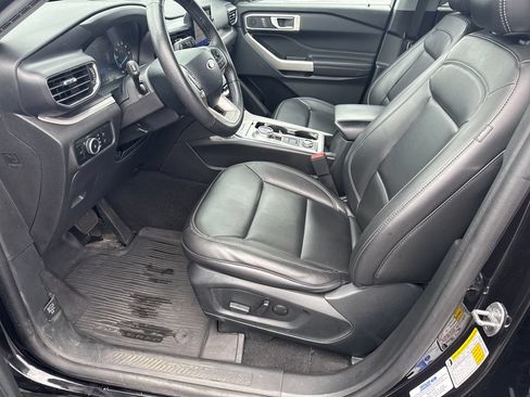 Used 2024 Ford Explorer XLT w/ Equipment Group 202A AWD/4WD image 17