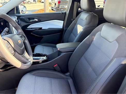 Used 2025 Chevrolet Trax LT image 16