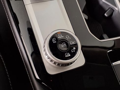 Used 2025 Mitsubishi Outlander SE image 23