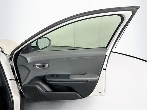 Used 2025 Kia K4 LXS image 30