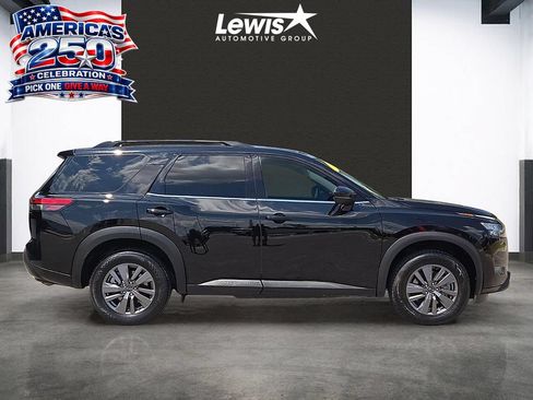 Used 2025 Nissan Pathfinder SV FWD image 5