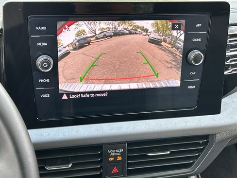 Used 2025 Volkswagen Jetta SE FWD image 22