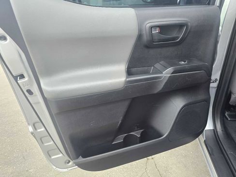 Used 2022 Toyota Tacoma SR image 18
