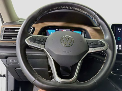 Used 2024 Volkswagen Atlas SE w/ Panoramic Sunroof Package FWD image 15