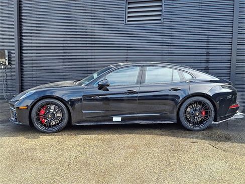 New 2026 Porsche Panamera GTS image 2