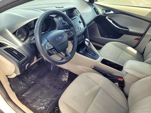 Used 2016 Ford Focus SE w/ SE Power Seat Package FWD image 10