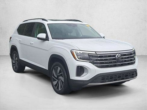 Used 2024 Volkswagen Atlas SE FWD image 3