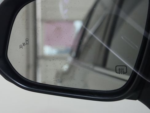 Used 2023 Toyota Highlander LE image 22