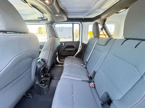 Used 2025 Jeep Wrangler Willys image 25