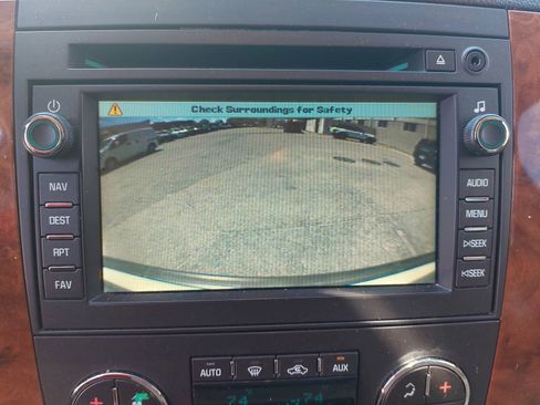 Used 2007 Chevrolet Suburban LTZ w/ LTZ Preferred Equipment Group AWD/4WD image 26
