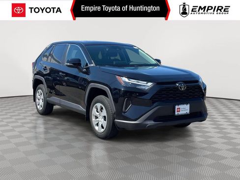 Used 2023 Toyota RAV4 LE AWD/4WD image 1