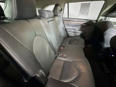Used 2021 Toyota Highlander Limited FWD image 34