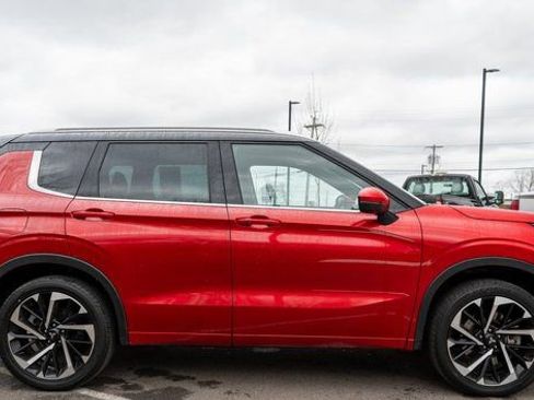 Used 2023 Mitsubishi Outlander AWD image 5