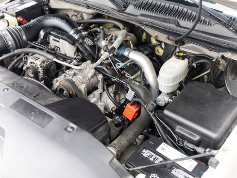 Used 2005 GMC Sierra 2500 SLT w/ Heavy-Duty Power Package image 19