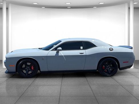 Used 2022 Dodge Challenger SRT Hellcat w/ Plus Package RWD image 4