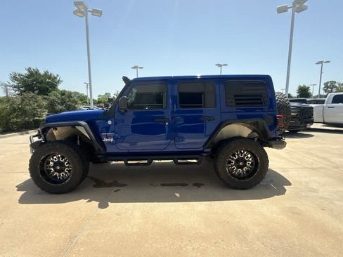 Used 2018 Jeep Wrangler Unlimited Sahara AWD/4WD image 2
