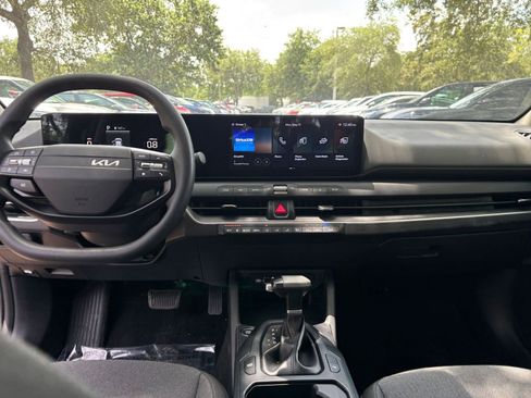 Used 2025 Kia K4 FWD image 32