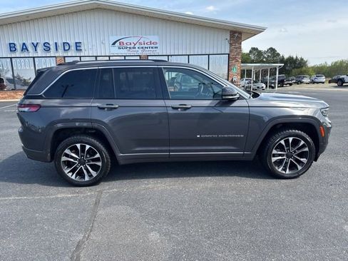 Used 2022 Jeep Grand Cherokee Overland w/ Luxury Tech Group IV AWD/4WD image 4