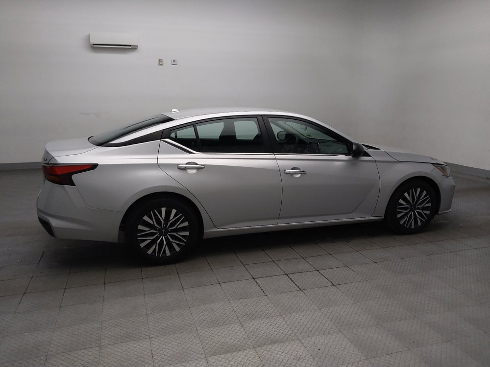 Used 2024 Nissan Altima 2.5 SV FWD image 10