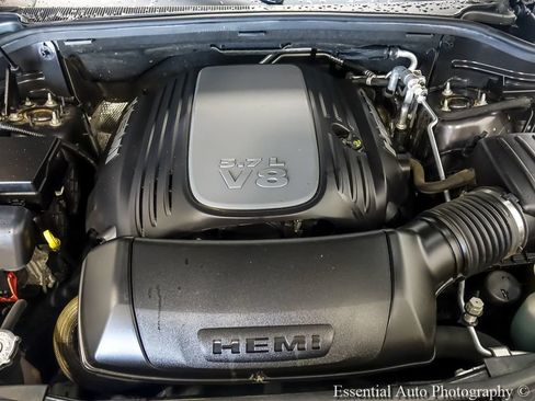 Used 2019 Dodge Durango R/T w/ Technology Group AWD/4WD image 29
