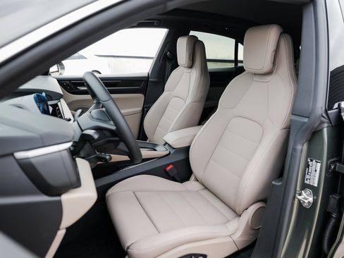 New 2025 Porsche Macan 4S Electric image 5