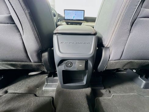 Used 2025 Ford Explorer Active image 38