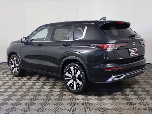 New 2026 Mitsubishi Outlander SE image 11