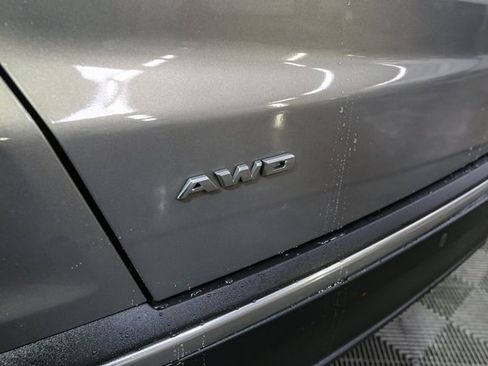 Used 2017 Cadillac XT5 Luxury w/ Driver Awareness Package image 9