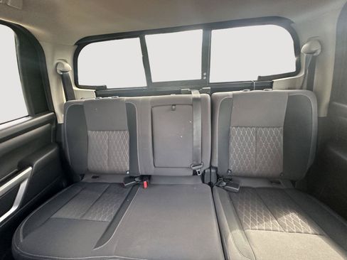 Used 2022 Nissan Titan SV w/ SV Convenience Package RWD image 12