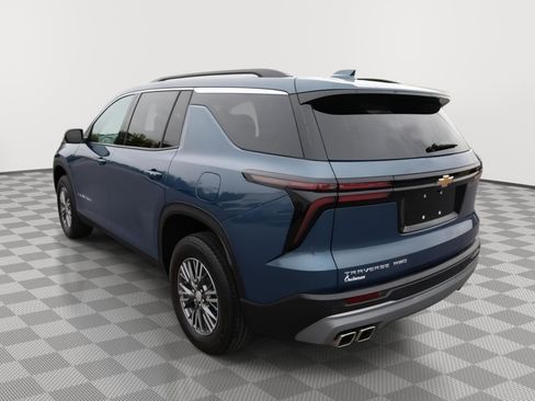 Used 2025 Chevrolet Traverse LT w/ Driver Confidence Package AWD/4WD image 7