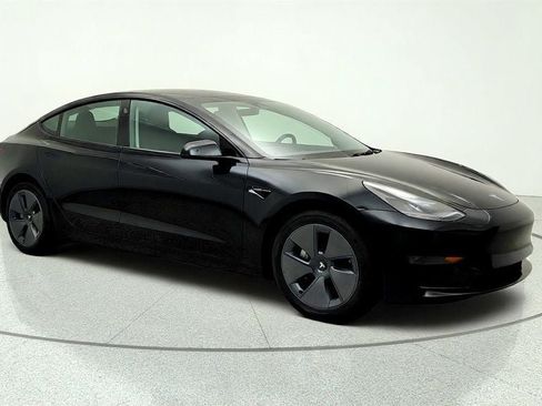 Used 2023 Tesla Model 3 Standard Range RWD image 3
