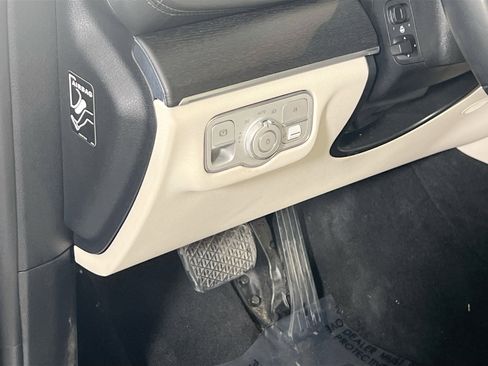 Used 2021 Mercedes-Benz GLS 450 4MATIC image 10