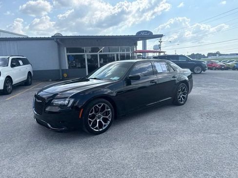 Used 2018 Chrysler 300 Touring w/ Sport Appearance Package RWD image 4