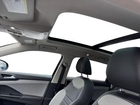 Used 2023 Volkswagen Taos SEL image 3