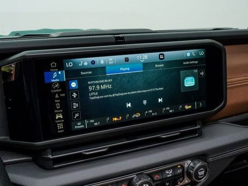 Used 2025 Jeep Wrangler Unlimited Rubicon w/ Technology Group image 91