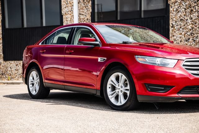 Used 2017 Ford Taurus SEL FWD image 31