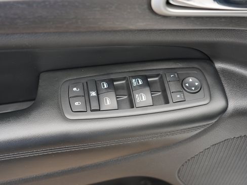 Used 2018 Jeep Grand Cherokee Altitude AWD/4WD image 16