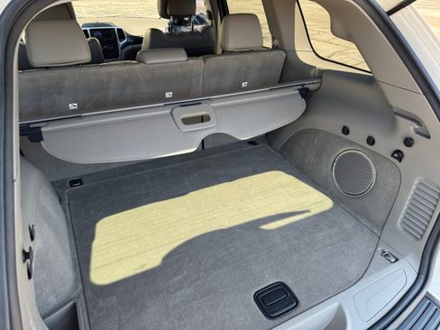 Used 2011 Jeep Grand Cherokee Laredo RWD image 16