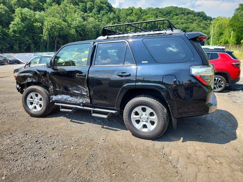 Used 2024 Toyota 4Runner SR5 AWD/4WD image 3