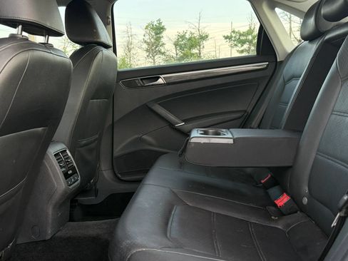 Used 2017 Volkswagen Passat 1.8T SE FWD image 13