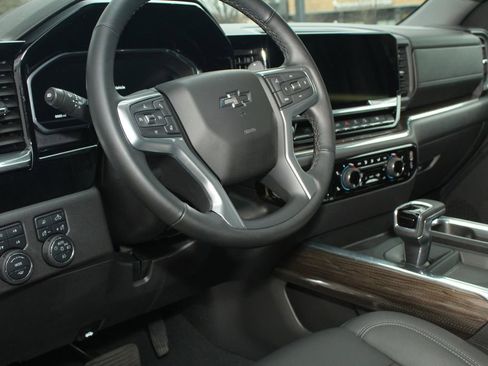 Used 2025 Chevrolet Silverado 1500 LT Trail Boss w/ LT Trail Boss Premium Package AWD/4WD image 12