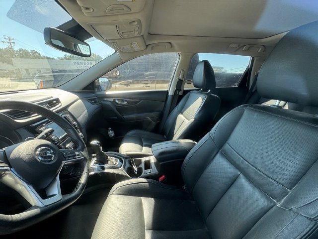Used 2018 Nissan Rogue SL w/ Premium Package FWD image 4