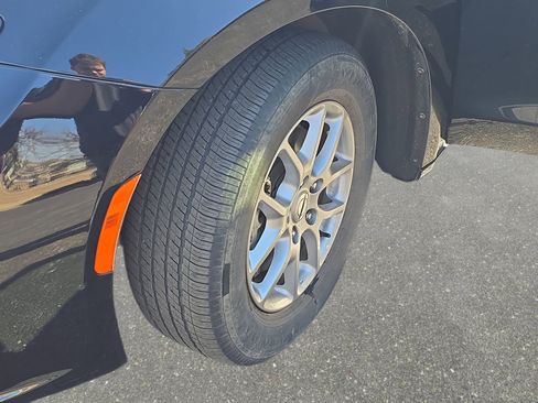 Used 2024 Chrysler Pacifica Touring-L FWD image 31