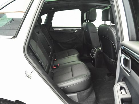 Used 2023 Porsche Macan AWD/4WD image 39