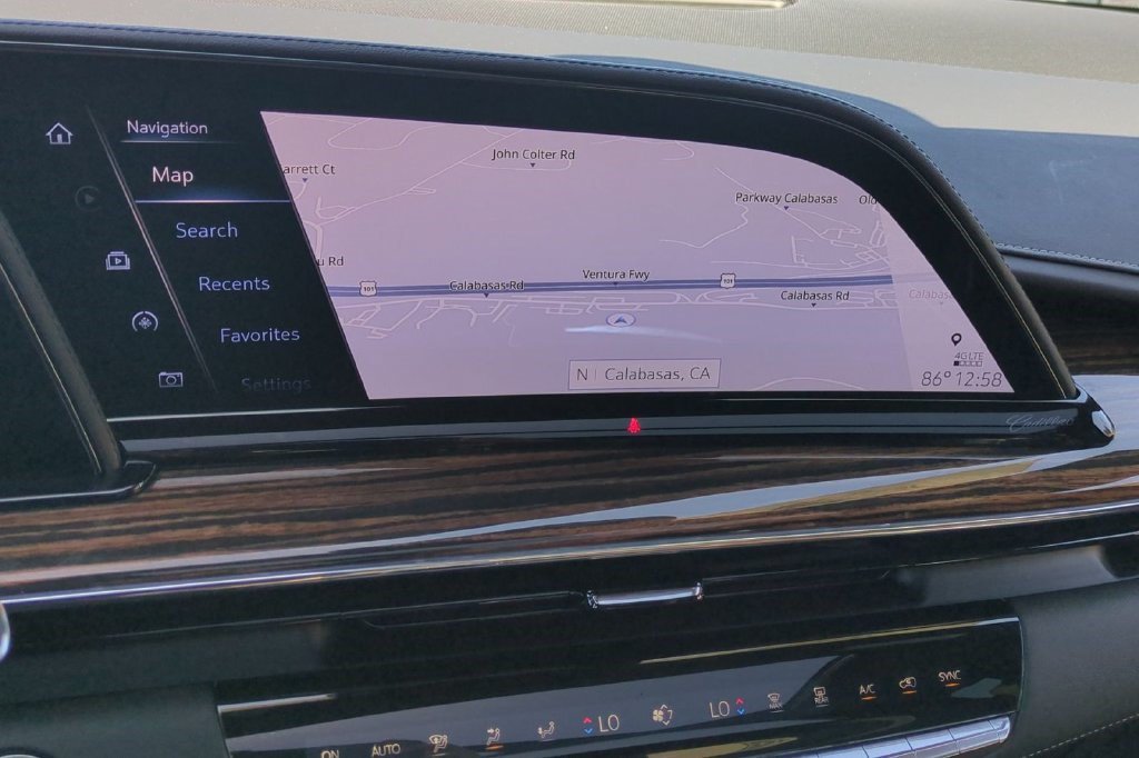 Certified 2023 Cadillac Escalade ESV Premium Luxury w/ Performance Package AWD/4WD image 18